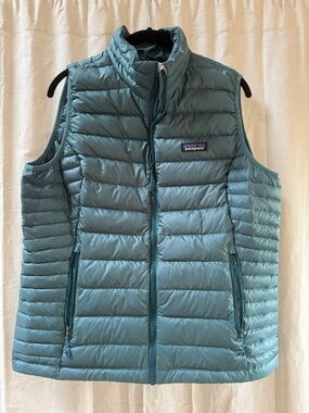 NWOT Patagonia Women’s Teal Quilted Down Vest